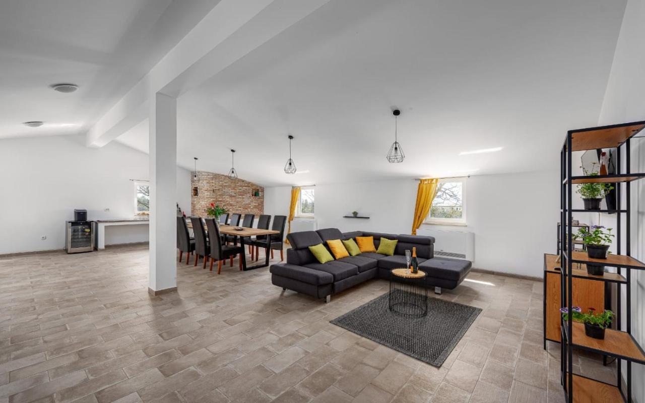 Apartments Valeria Divšići Екстериор снимка