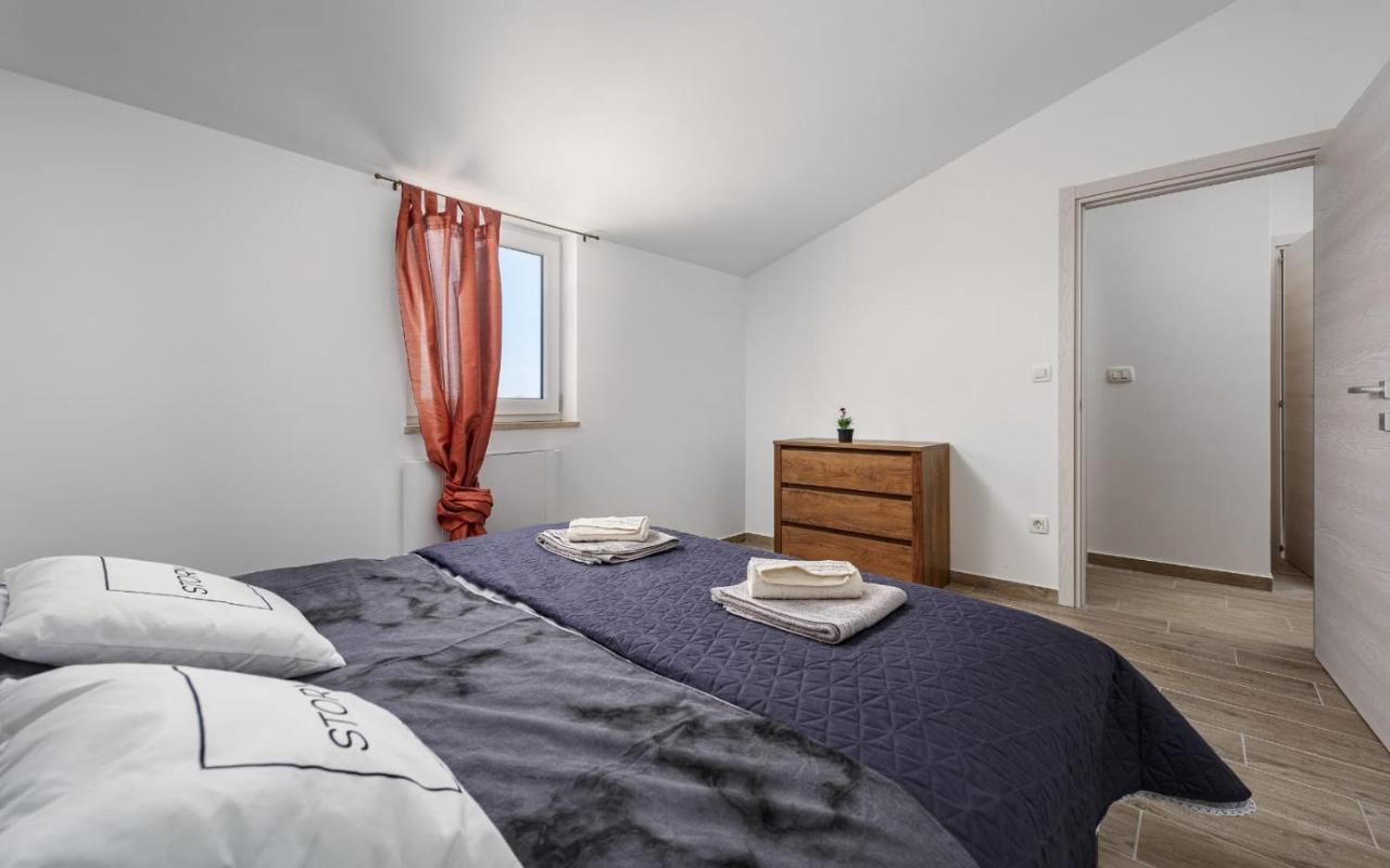 Apartments Valeria Divšići Екстериор снимка