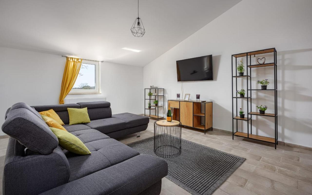 Apartments Valeria Divšići Екстериор снимка