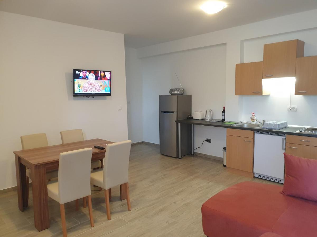 Apartments Valeria Divšići Екстериор снимка